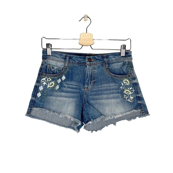 NWT Harper Floral & Geometric Embroidered Step Hem Cut Off Denim Shorts - Picture 1 of 10